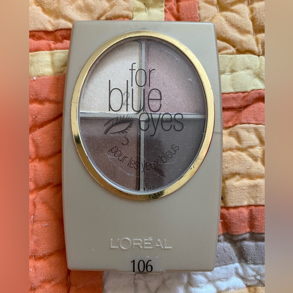Wear Infinite Eyeshadow for blue eyes